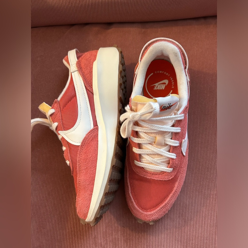 Nike Women’s Waffle Debut Retro Sneaker